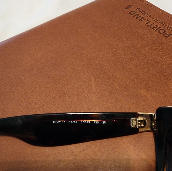 Dolce and Gabbana tortoise cat eye sunnies - Picture 6 of 7